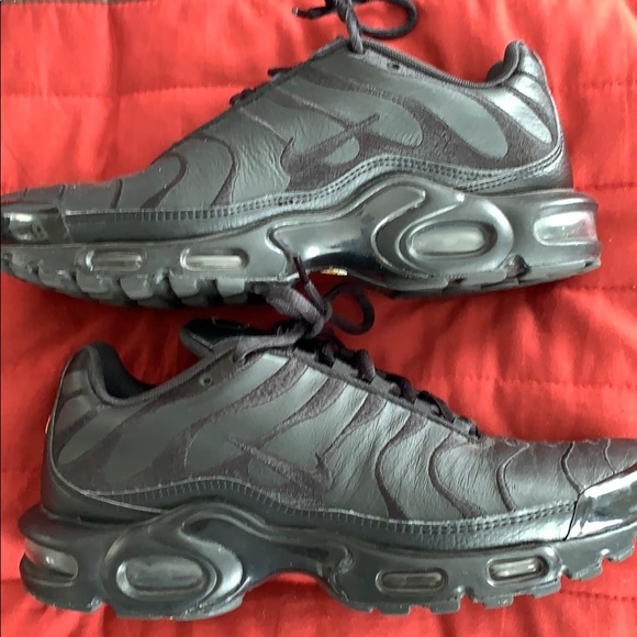 all red air max plus grade school